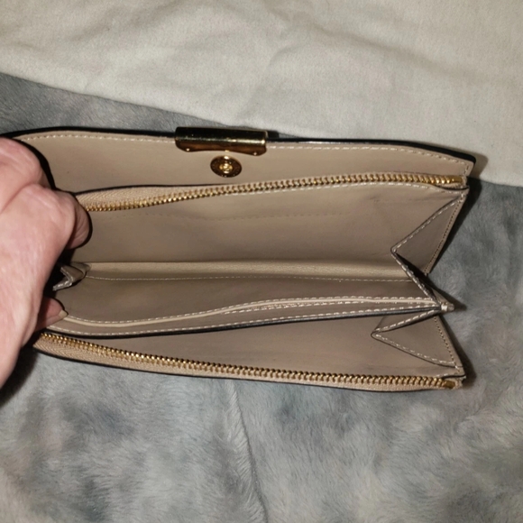 Burberry Beige Leather Wallet - Picture 4 of 5